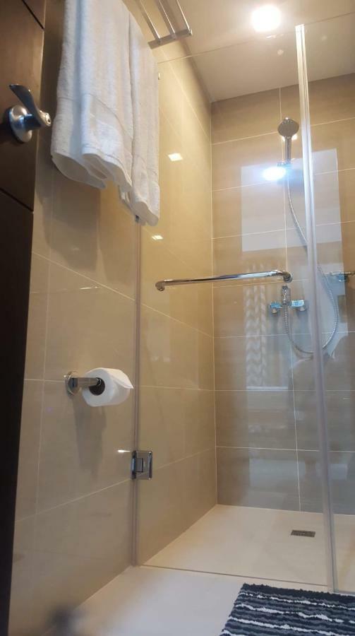 101 Newport Boulevard C1 Apartment Manila Exterior photo